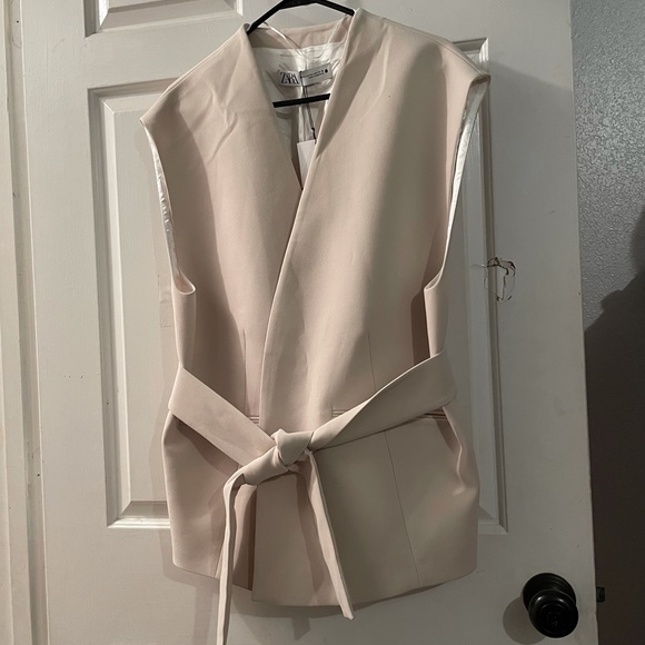 Zara Tops - Zara sleeveless cardigan
